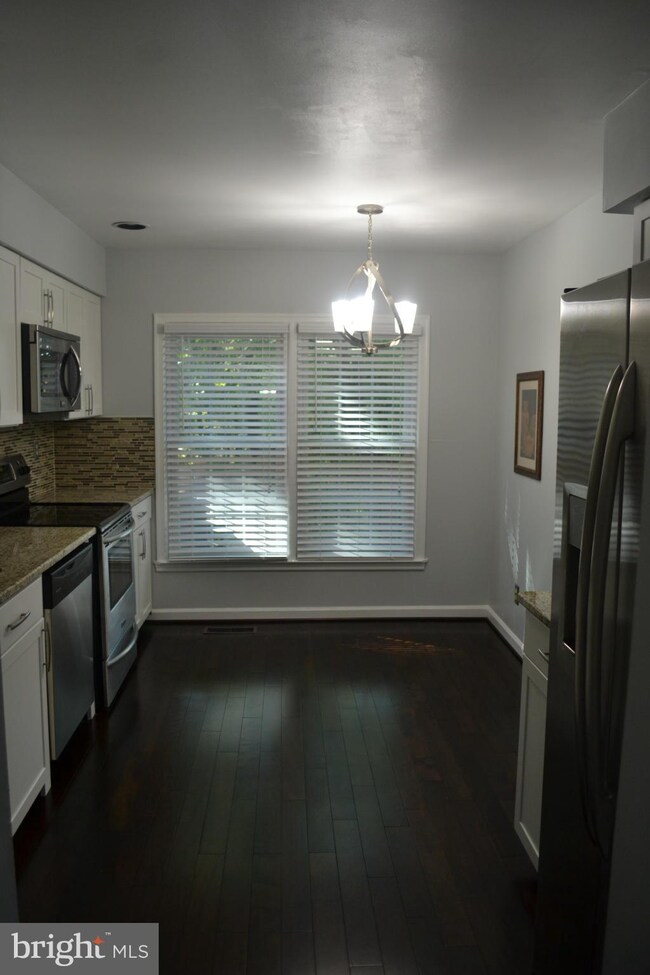 14646 Cambridge Cir, Laurel, MD 20707 - photo 5