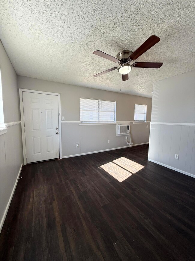 922 44th St unit A, Lubbock, TX 79412 - photo 6