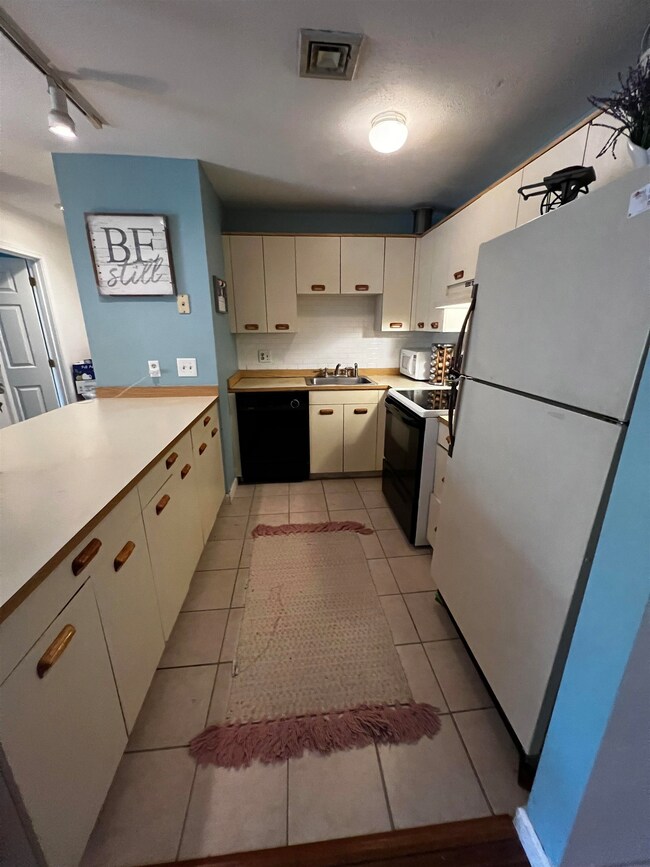 Stoney Creek Condominiums unit 56, Milford, NH 03055 - photo 7