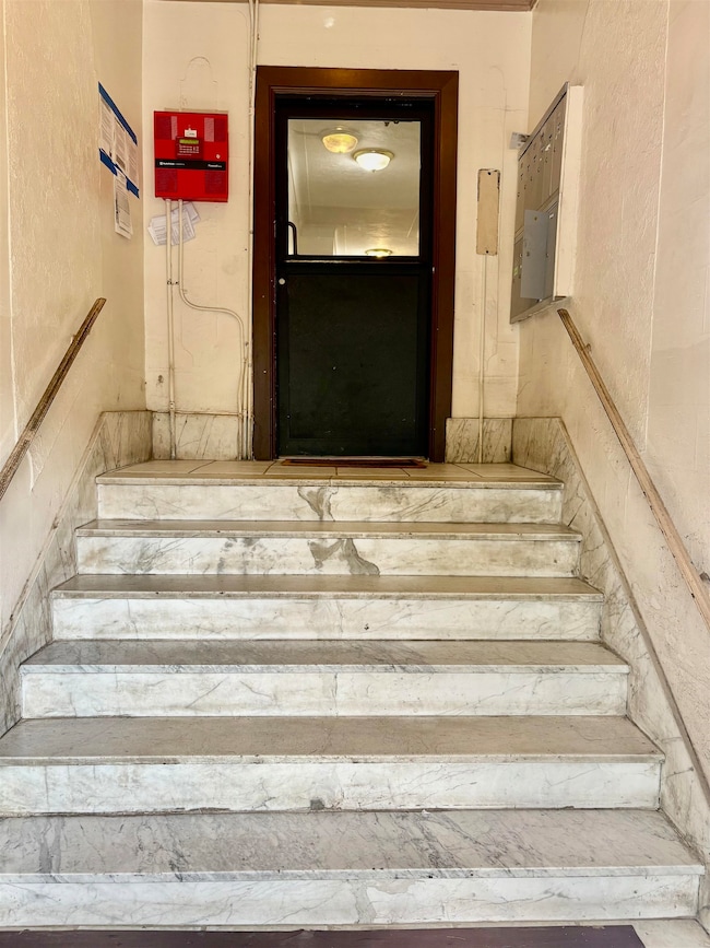 404 Stegman Pkwy unit D1, Jersey City, NJ 07305 - photo 2