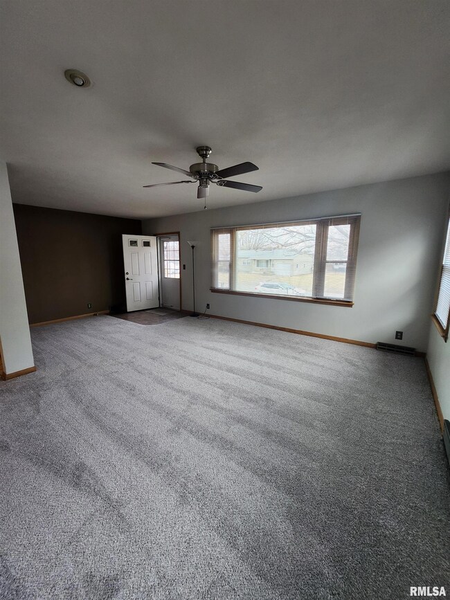 1517 Florence Ln, Davenport, IA 52804 - photo 4