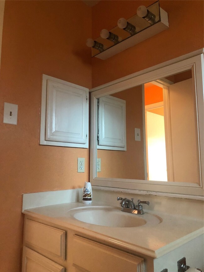 13702 Larwood Ln, Houston, TX 77038 - photo 2