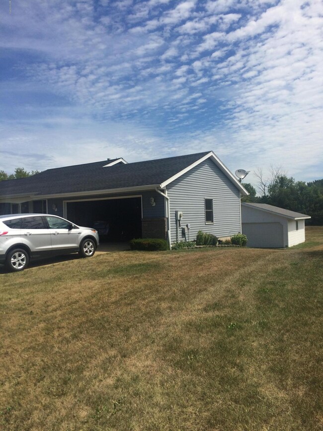 4351 Hickory View Ct, Moline, MI 49335 - photo 2