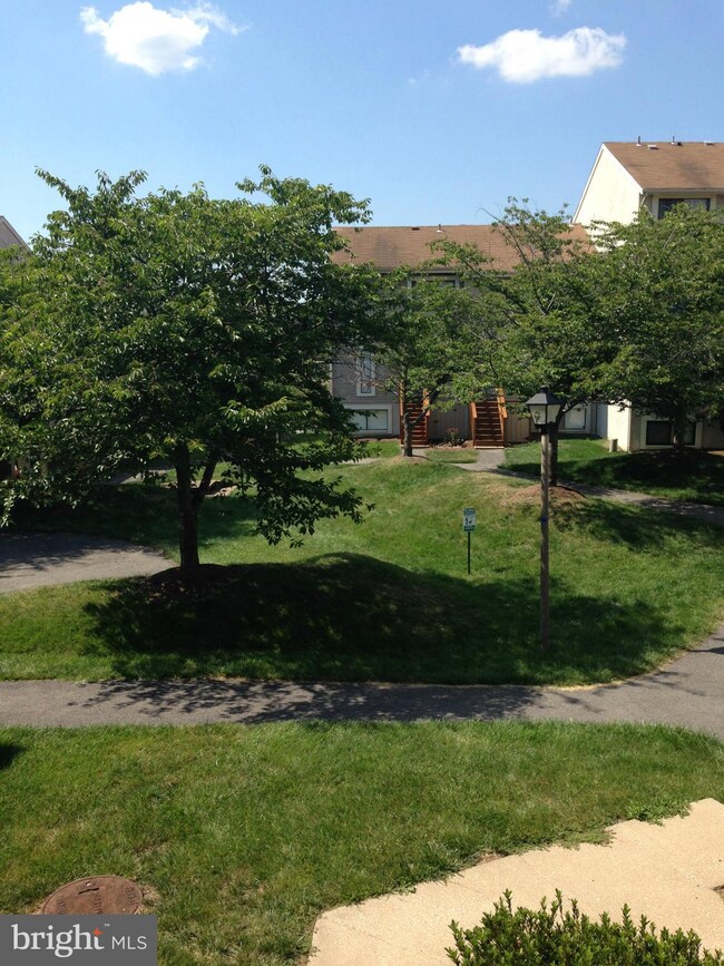 5772 Village Green Dr unit 10, Alexandria, VA 22309 - photo 2