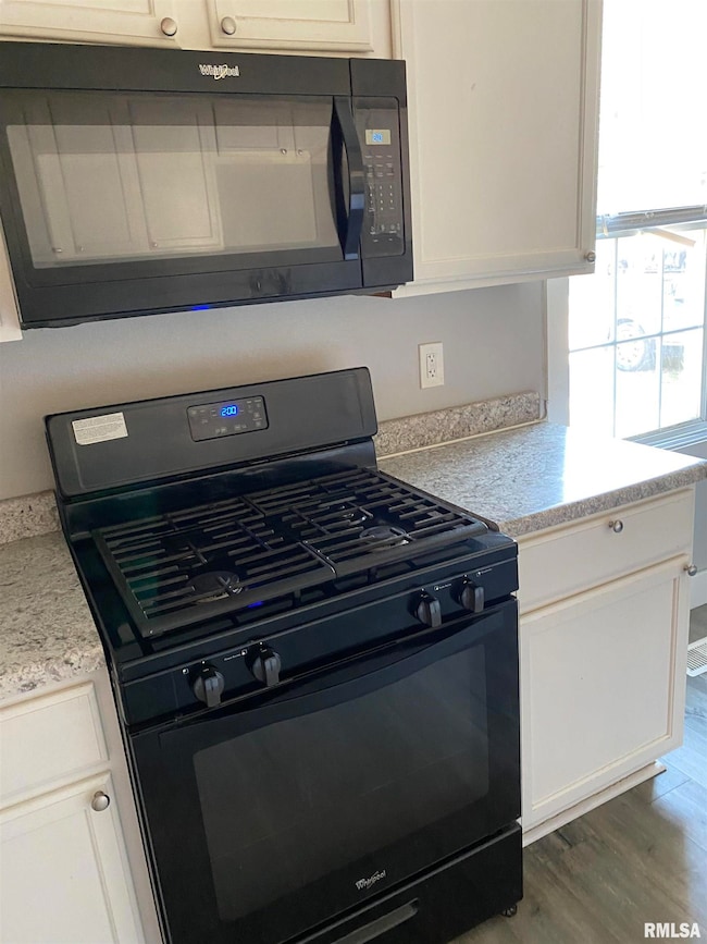 1208 W 5th St, Davenport, IA 52802 - photo 7