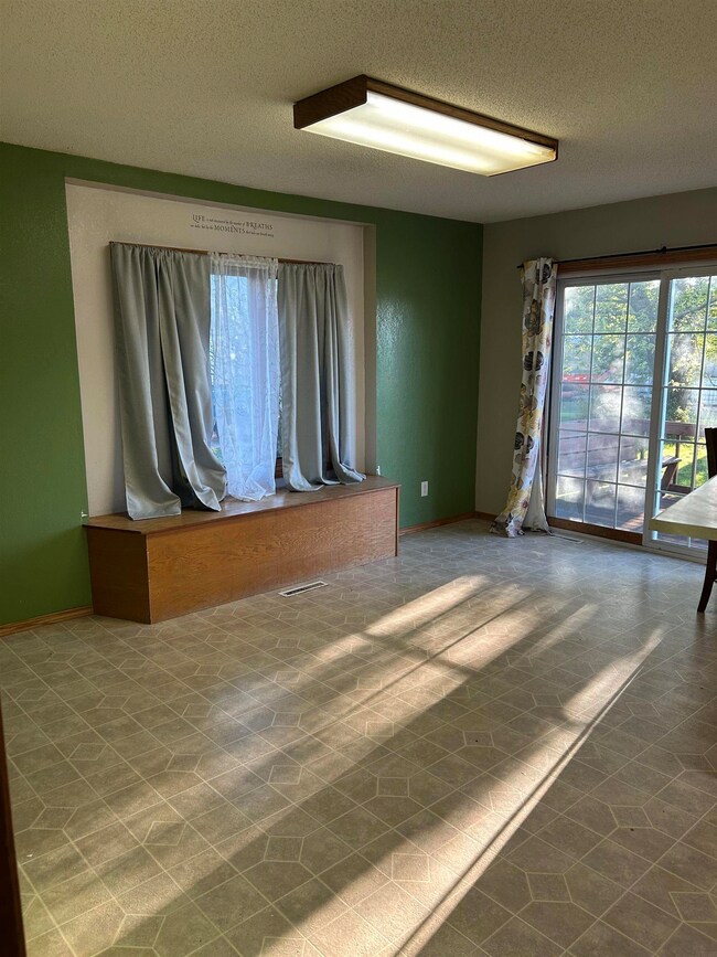 309 Vernon Rd, Cresco, IA 52136 - photo 7