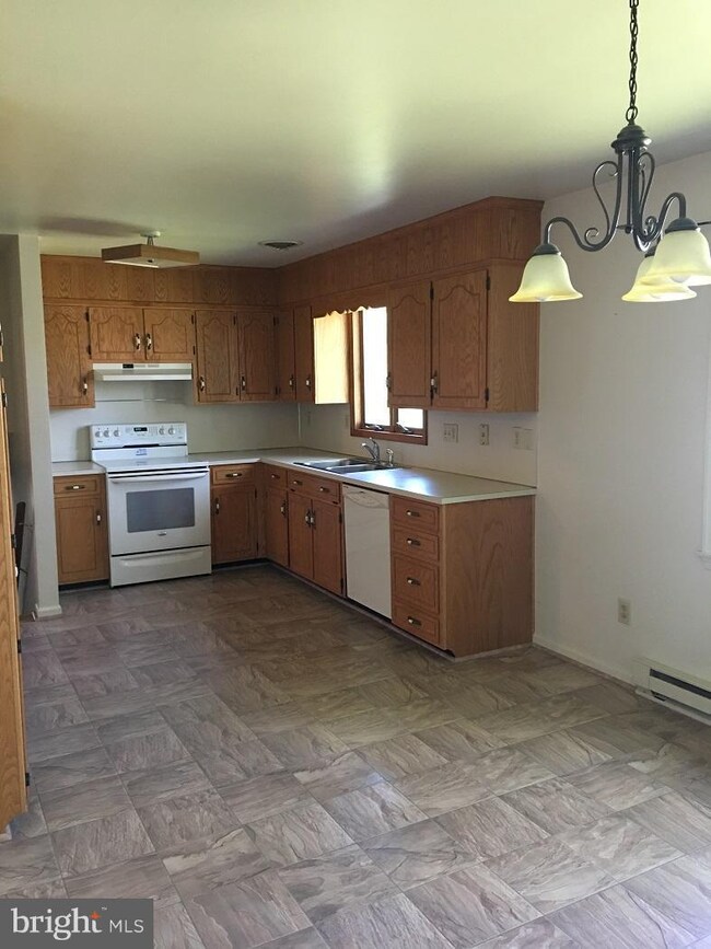 2799 Fillmore Dr, Chambersburg, PA 17201 - photo 2