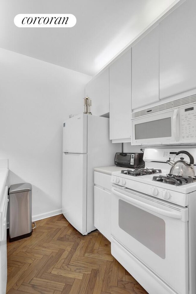 Promenade Condominiums unit 19D, New York, NY 10021 - photo 5