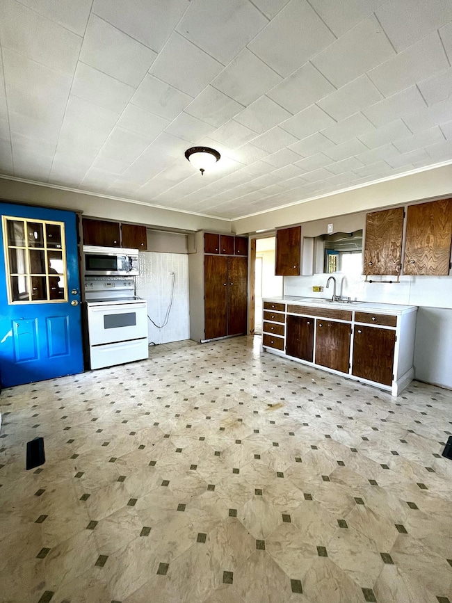 420 W 1st St, Trufant, MI 49347 - photo 6