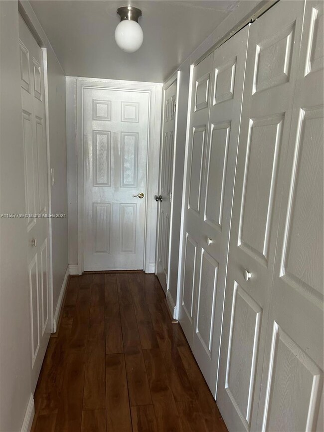 Aquasol unit 14P, Miami Beach, FL 33141 - photo 7