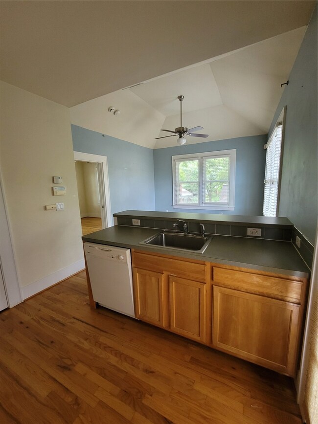 947 Redan St, Houston, TX 77009 - photo 5