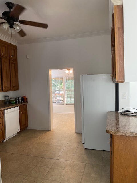 KITCHEN TO BREAKFAST ROOM