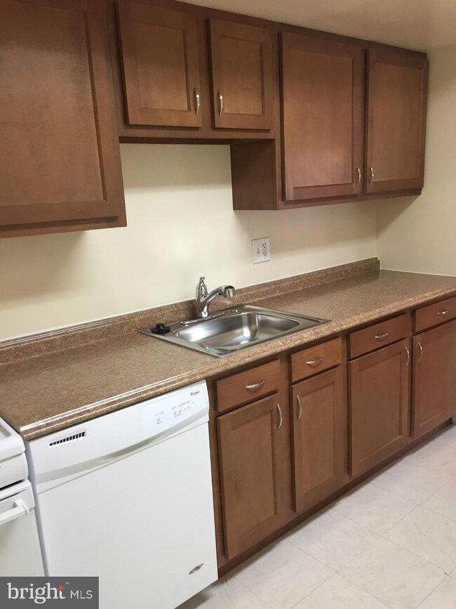 5206 Newton St unit T-1, Bladensburg, MD 20710 - photo 6