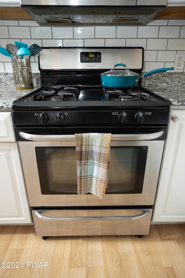 330 Surrey Dr, Hawley, PA 18428 - photo 5