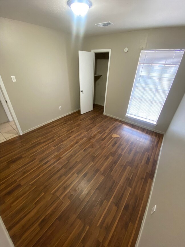 5814 Mackinaw St, Houston, TX 77053 - photo 3