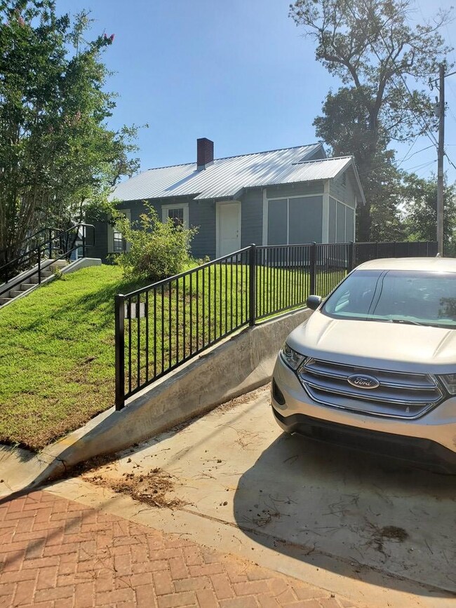 908 N Jackson St, Albany, GA 31701 - photo 2