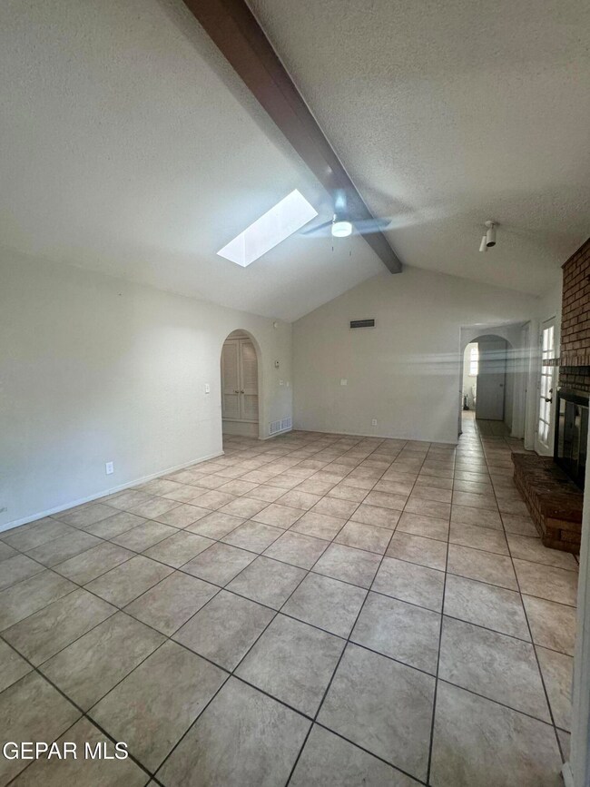 386 Mccune Rd, El Paso, TX 79915 - photo 6