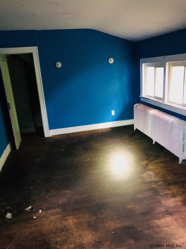 169 W Lawrence St, Albany, NY 12203 - photo 3