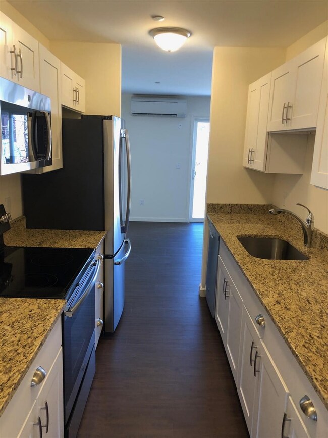 1r Grape St unit B, New Market, NH 03857 - photo 4