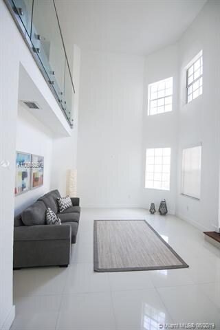 10744 NW 70th St, Doral, FL 33178 - photo 4