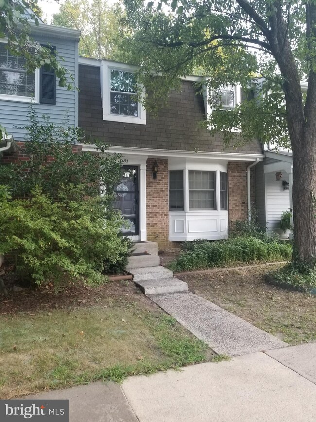 8653 Bent Arrow Ct, Springfield, VA 22153 - photo 2