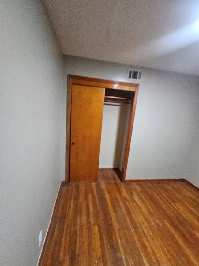 2810 Monticello Dr, Houston, TX 77045 - photo 6