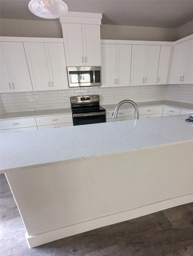 637 the Cottages Dr, Godley, TX 76044 - photo 4