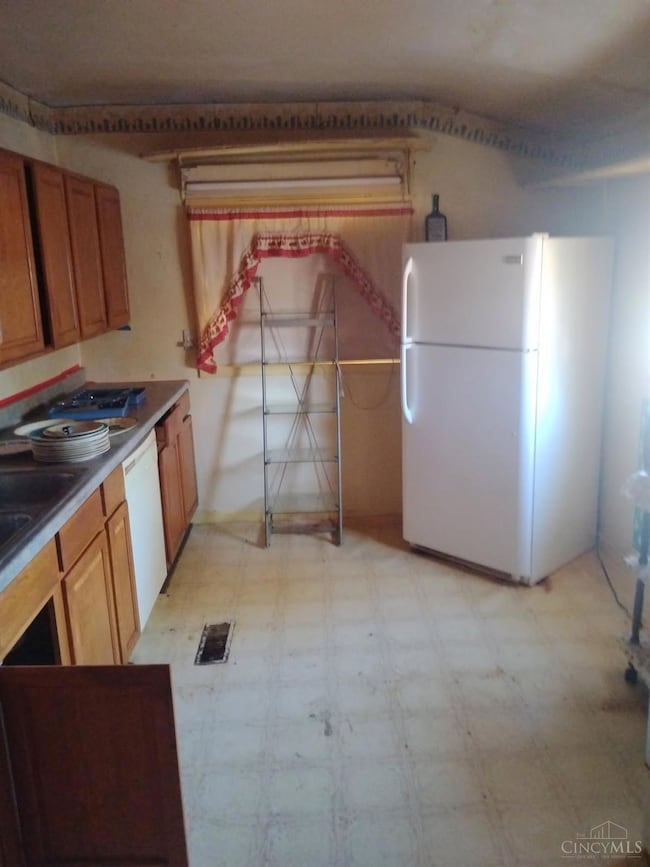 332 E South St, Hillsboro, OH 45133 - photo 3