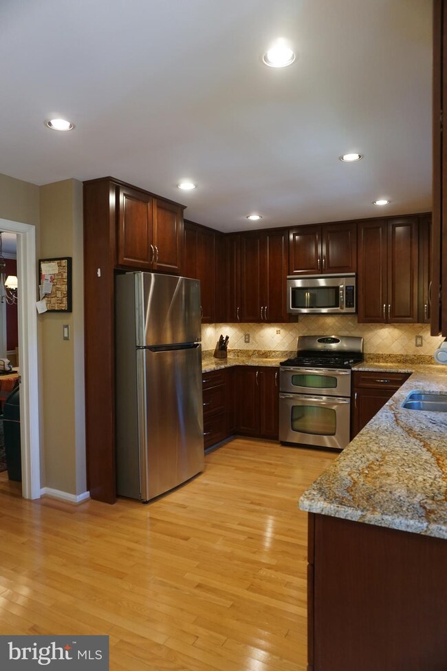 13601 Angelica Ct, Chantilly, VA 20151 - photo 5