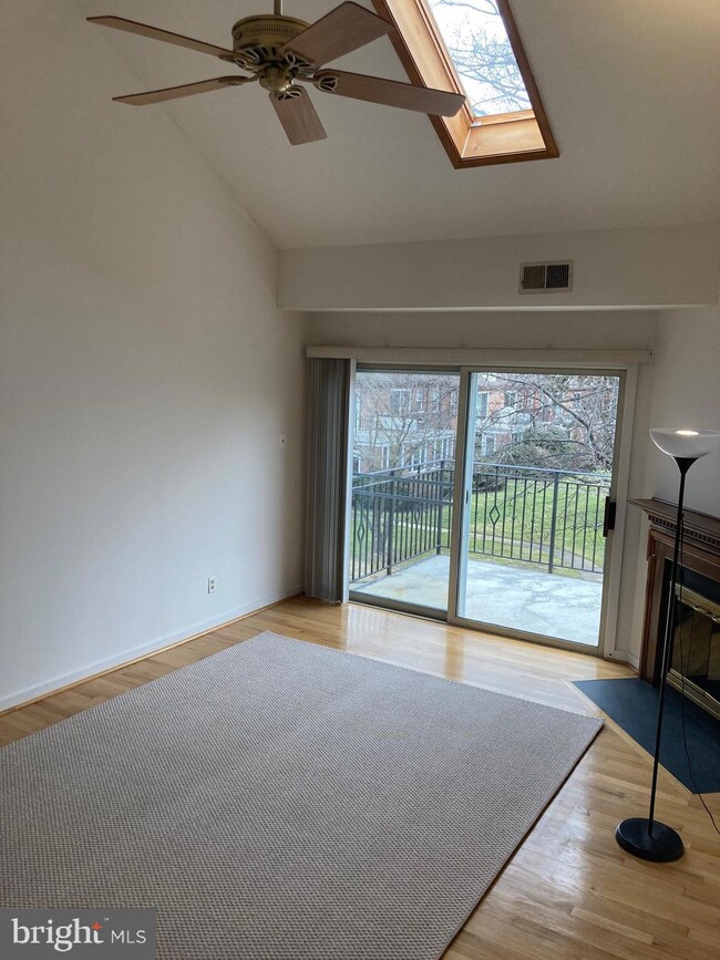 922 Montgomery Ave unit D4, Bryn Mawr, PA 19010 - photo 3