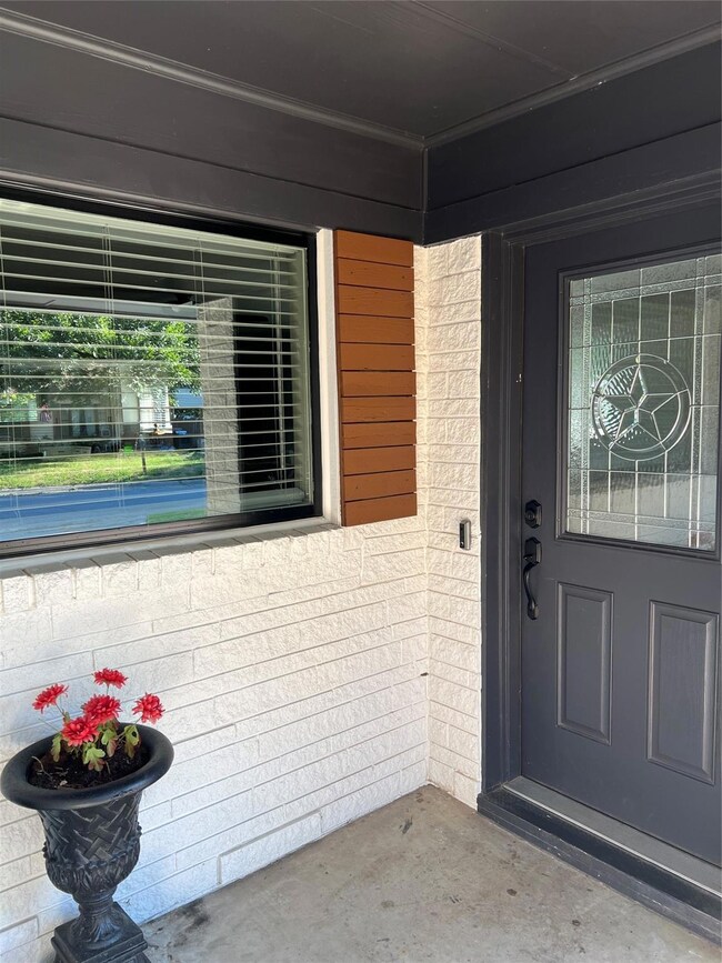 1500 Elizabeth St, Gainesville, TX 76240 - photo 3