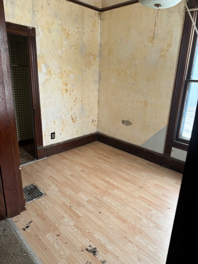 916 W Front St, Bloomington, IL 61701 - photo 3