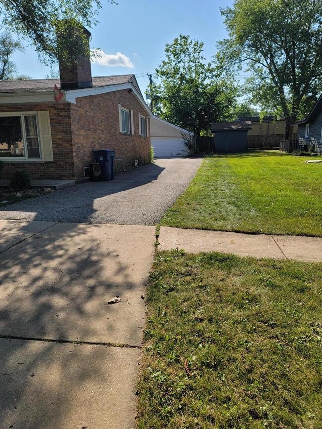 1212 Rattray Dr, Algonquin, IL 60102 - photo 5