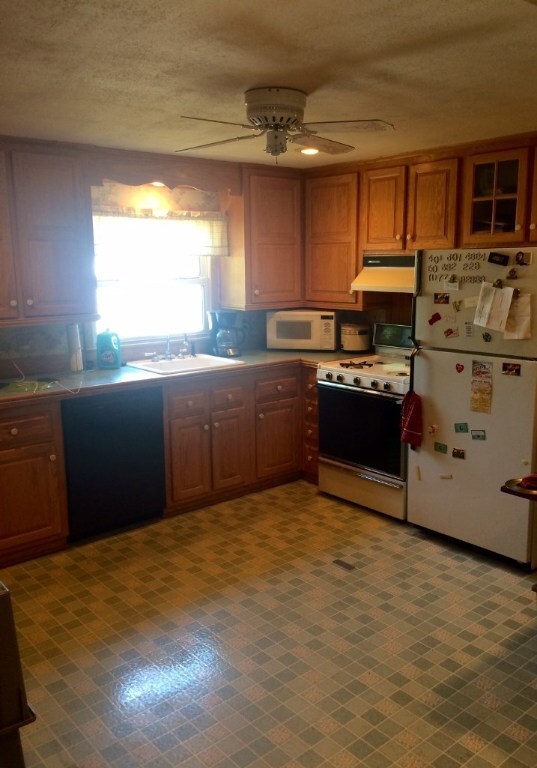 65 Curson St, West Warwick, RI 02893 - photo 5