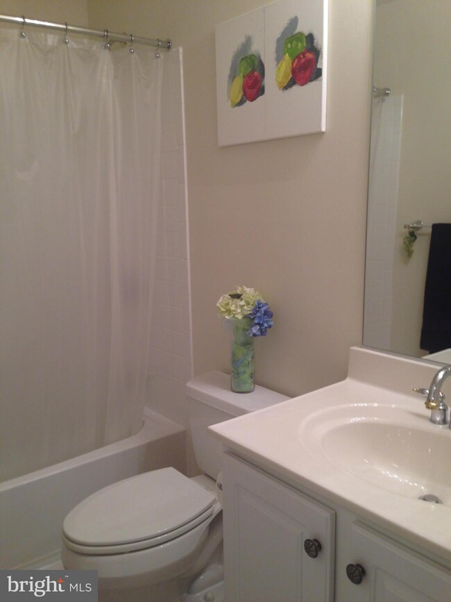 2807 Chinkapin Oak Ln unit 220, Woodbridge, VA 22191 - photo 7