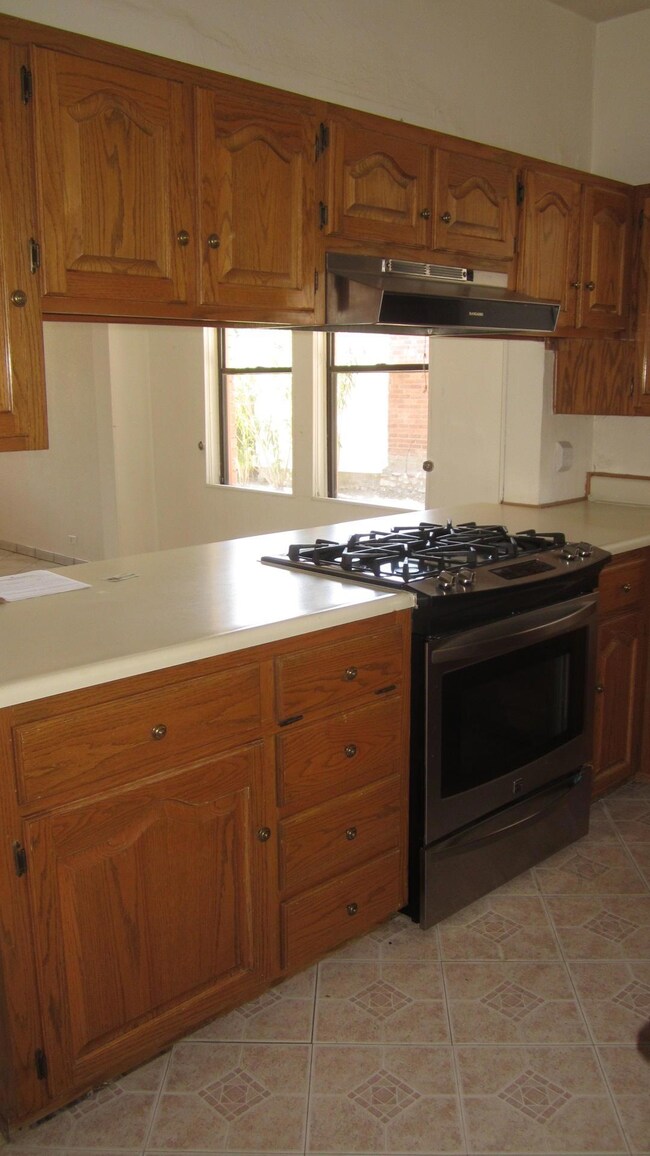 3425 Mountain Ave, El Paso, TX 79930 - photo 6