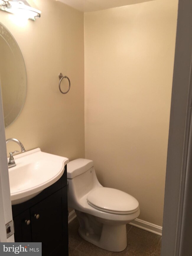 18437 Stone Hollow Dr, Germantown, MD 20874 - photo 4