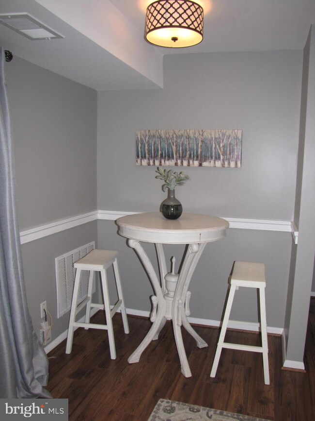 210 Park Terrace Ct SE unit 61, Vienna, VA 22180 - photo 2