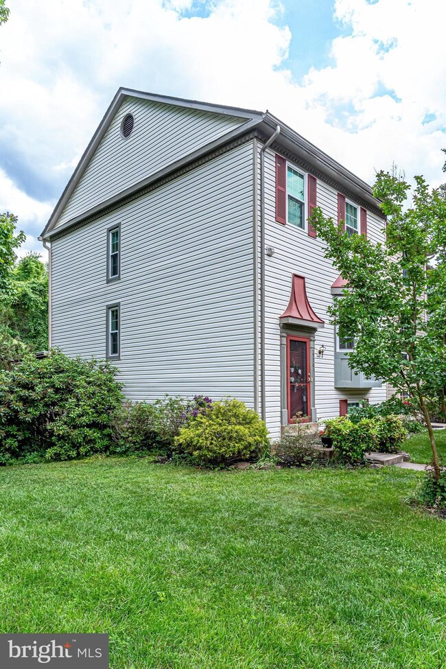 5701 Mason Bluff Dr, Burke, VA 22015 - photo 6