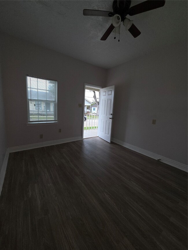 7902 Hudson St unit A, Houston, TX 77012 - photo 6