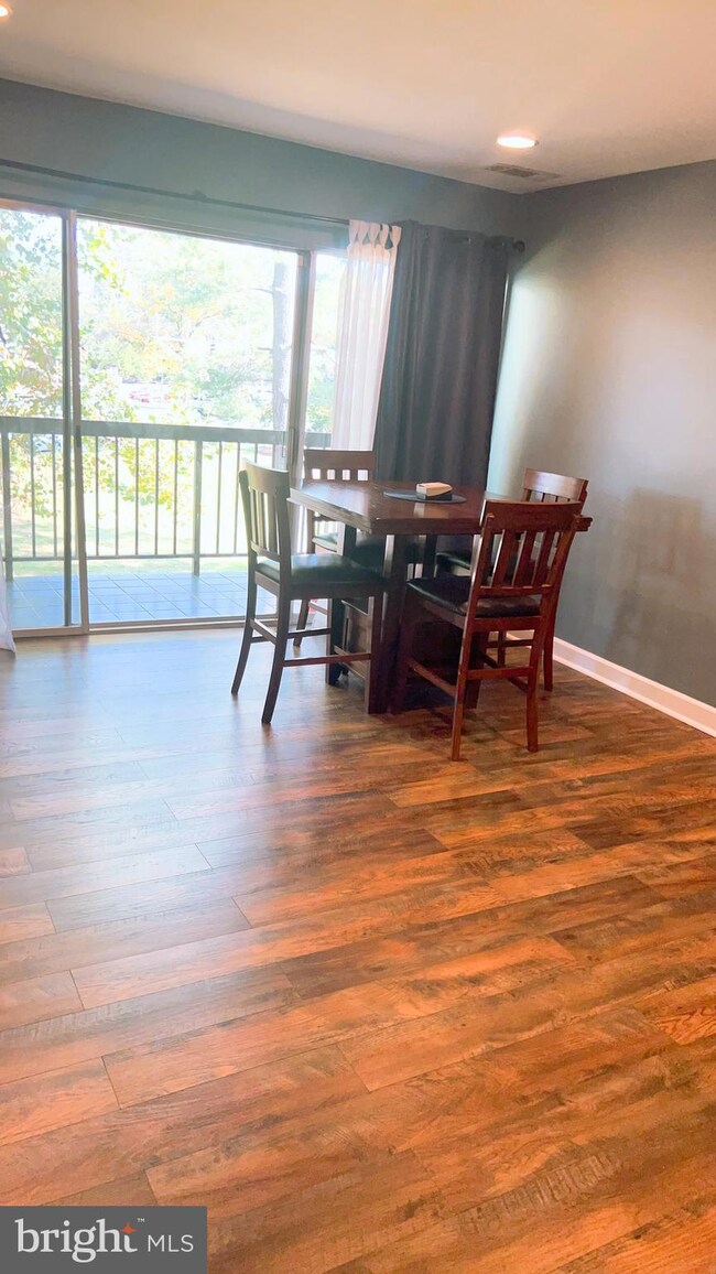 18607 Walkers Choice Rd unit 18607, Montgomery Village, MD 20886 - photo 3