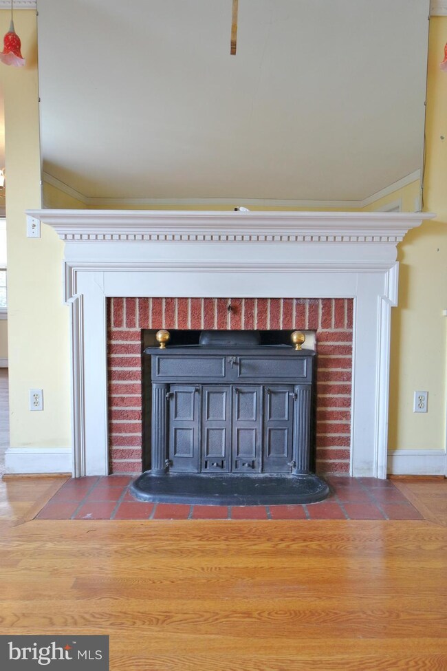 354 N Massanutten St, Strasburg, VA 22657 - photo 4