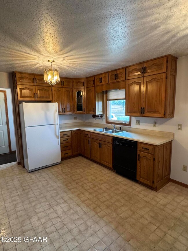 435 3rd Ave SE, East Grand Forks, MN 56721 - photo 7