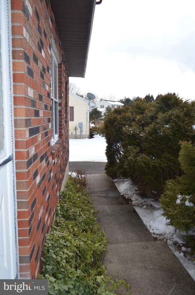 3080 Duckworth Dr, Pottstown, PA 19464 - photo 5