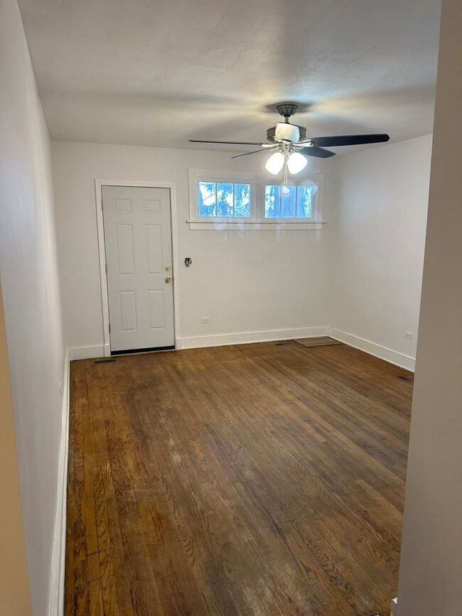 2318 Washington St unit 2, Waukegan, IL 60085 - photo 4