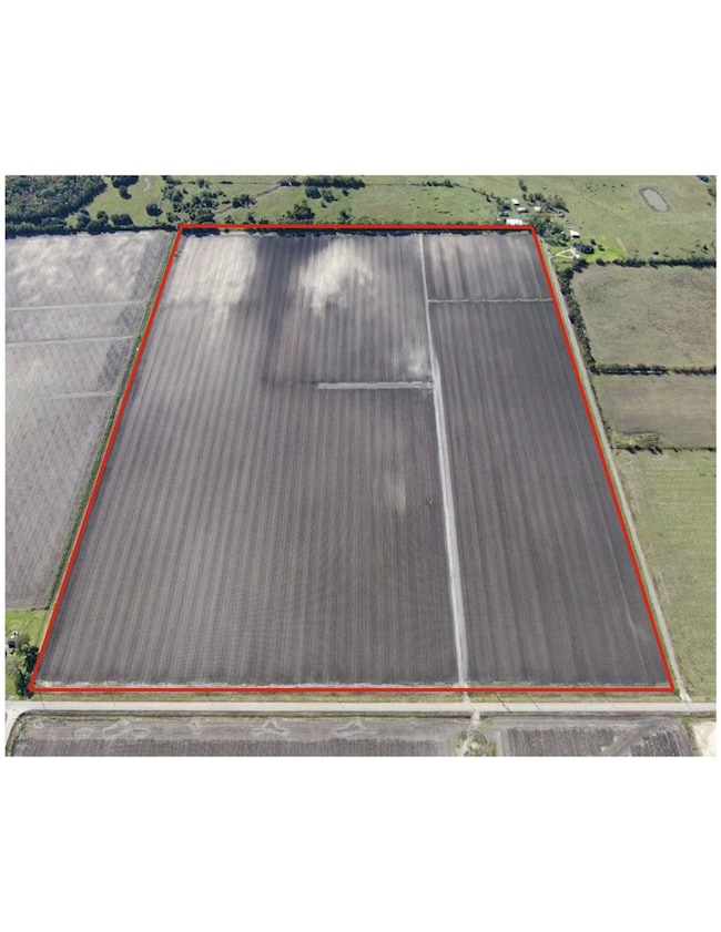 1010 County Road 23, Damon, TX 77430 - photo 2