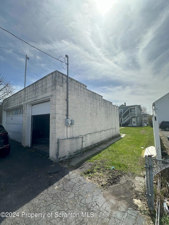 623 Birch St, Scranton, PA 18505 - photo 5