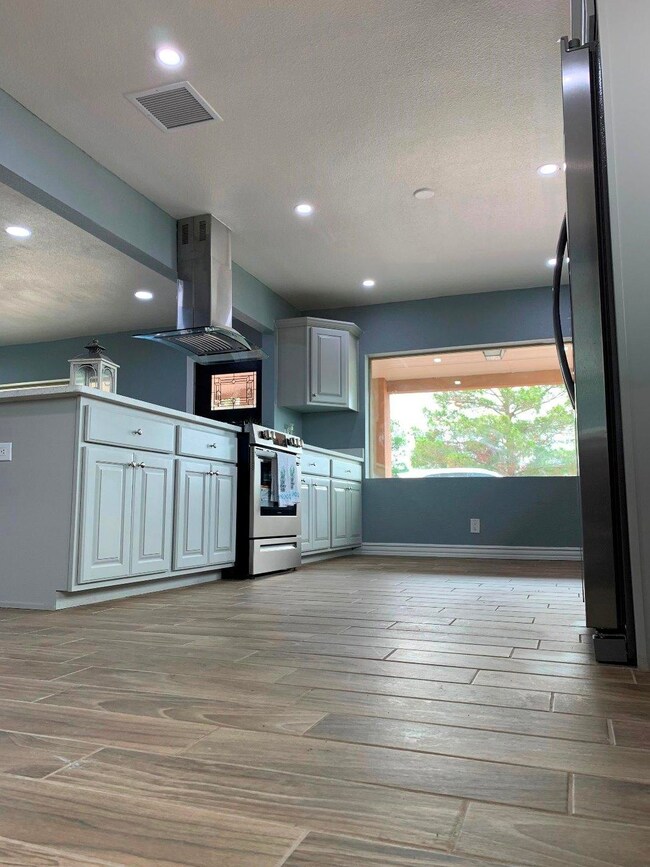 556 Carol St, El Paso, TX 79907 - photo 4