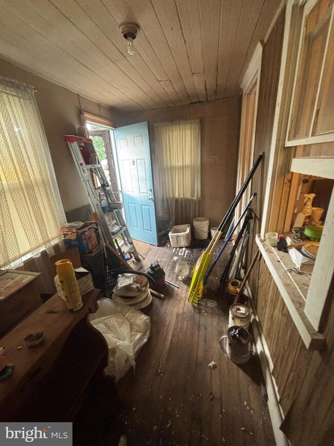 202 Mohican St, Essington, PA 19029 - photo 3