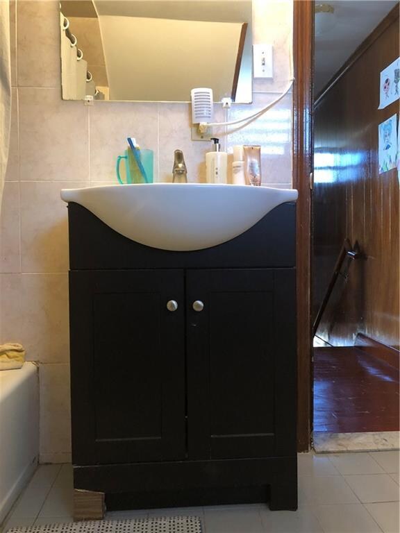 27 Maple St, Cranston, RI 02910 - photo 4